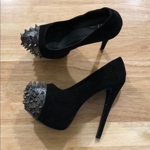 Shi studded platform pumps